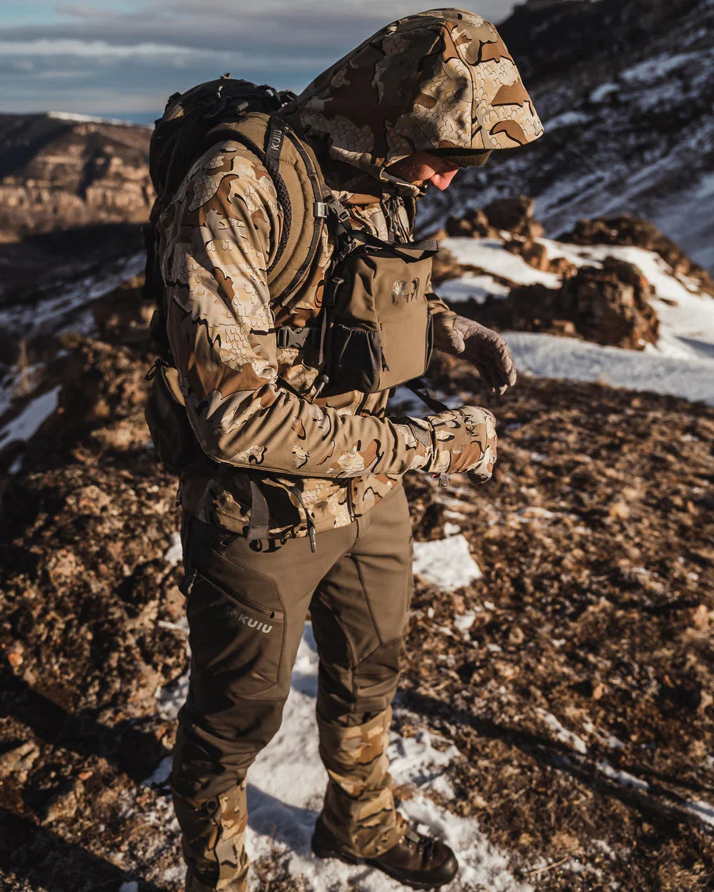 Axis Hybrid Hooded Jacket | Carbon